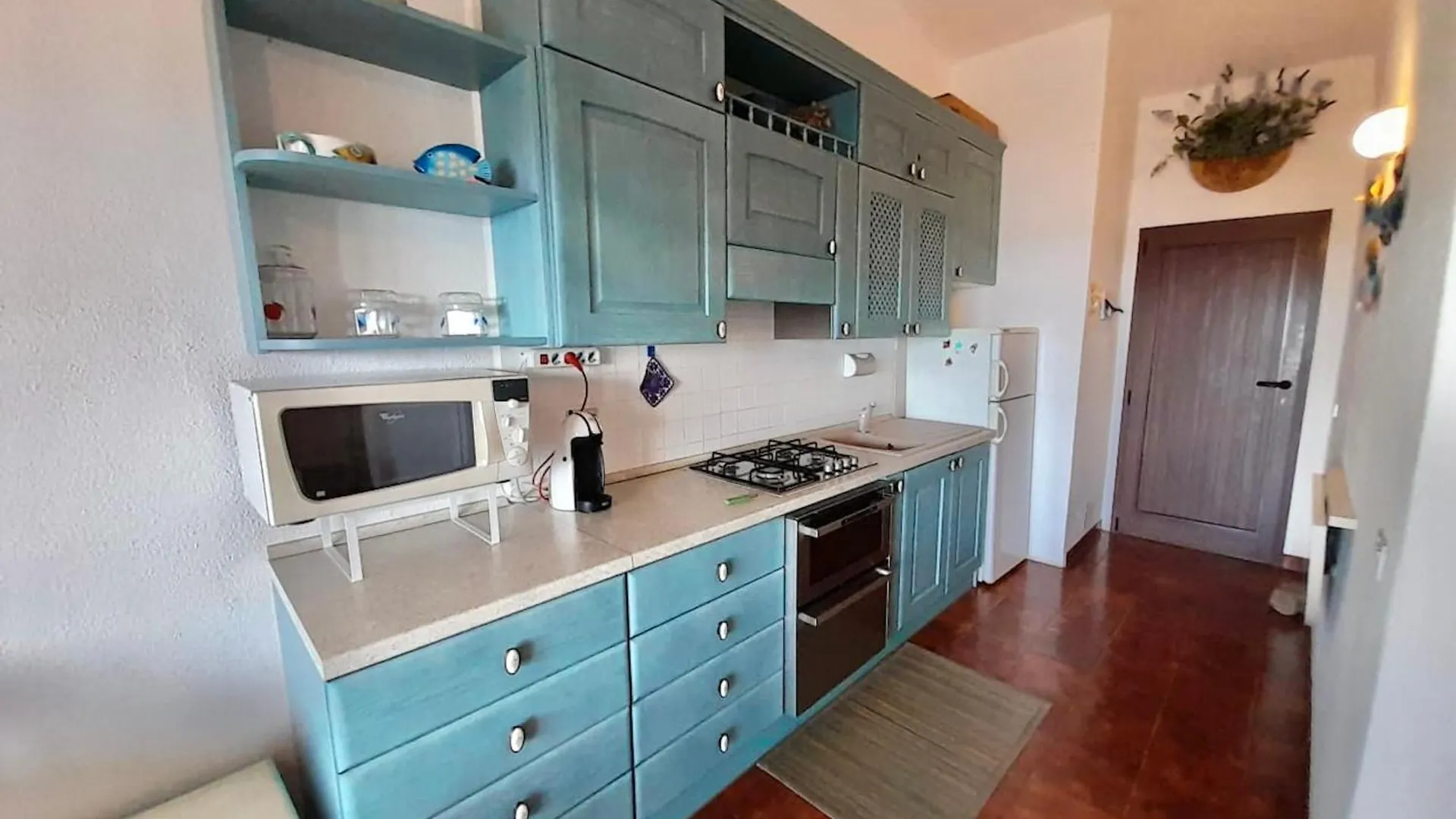 Aparthotel Isa-Residence With Swimming Pool In Marinella Just 300 Mt From The Sea, Apartments With Sea View Italië