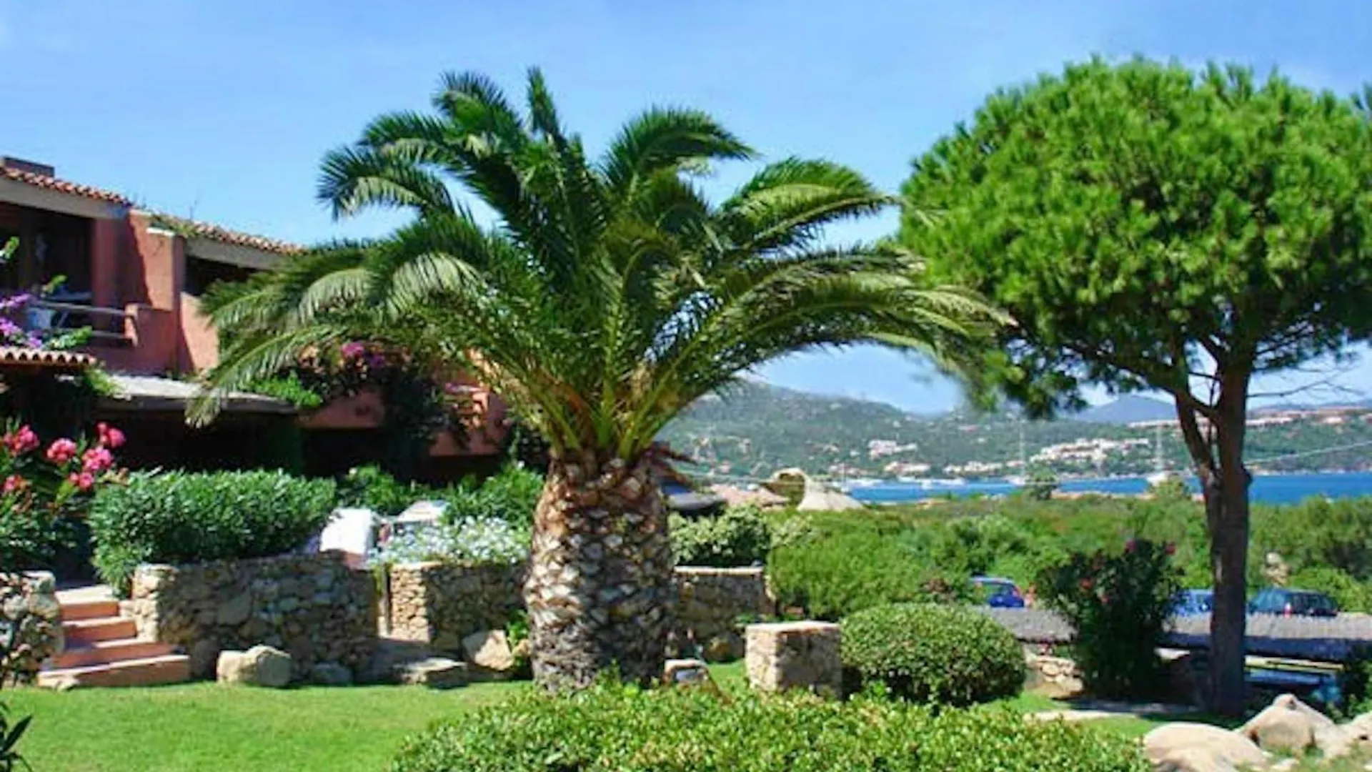 Isa-Residence With Swimming Pool In Marinella Just 300 Mt From The Sea, Apartments With Sea View Aparthotel